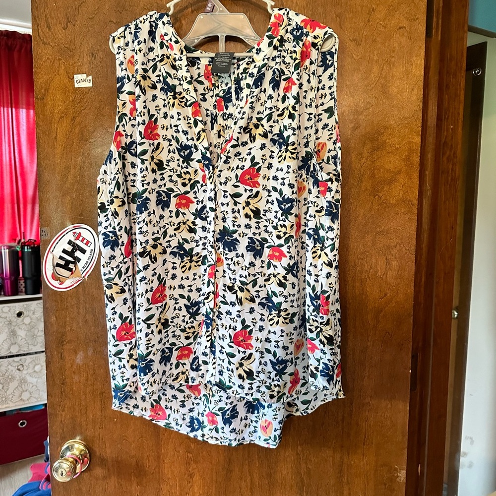 Chelsea & Theodore Floral Sleeveless Blouse